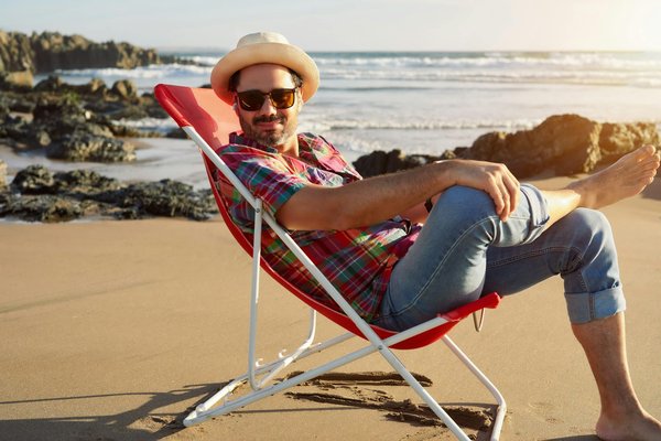 In che modo la scelta di pneumatici a basso profilo può influenzare il comfort di guida in un'auto di lusso?